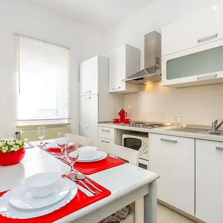 Geniessen Sie Diese Mit Klima, Terrasse Und Garten Mit Tollem Grillplatz *