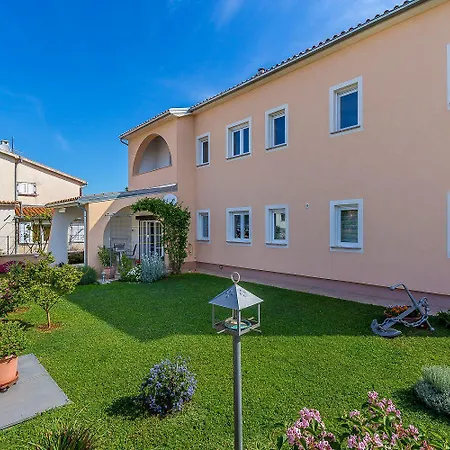 Geniessen Sie Diese Mit Klima, Terrasse Und Garten Mit Tollem Grillplatz Vinkuran