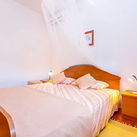 Geniessen Sie Diese Mit Klima, Terrasse Und Garten Mit Tollem Grillplatz Apartment