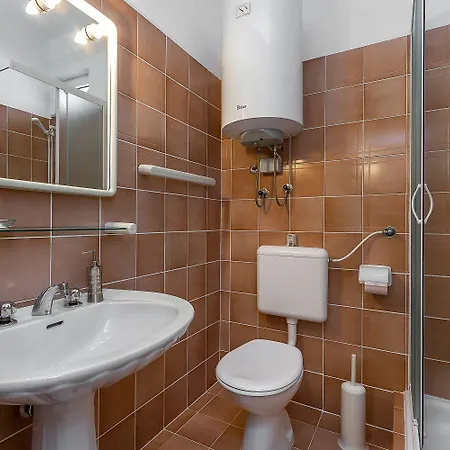 Apartment Geniessen Sie Diese Mit Klima, Terrasse Und Garten Mit Tollem Grillplatz *