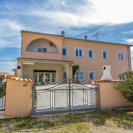 Geniessen Sie Diese Mit Klima, Terrasse Und Garten Mit Tollem Grillplatz * Vinkuran