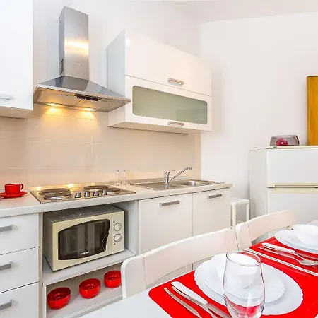 Geniessen Sie Diese Mit Klima, Terrasse Und Garten Mit Tollem Grillplatz
