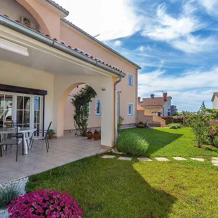Apartment Geniessen Sie Diese Mit Klima, Terrasse Und Garten Mit Tollem Grillplatz Vinkuran
