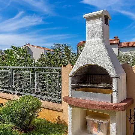Geniessen Sie Diese Mit Klima, Terrasse Und Garten Mit Tollem Grillplatz